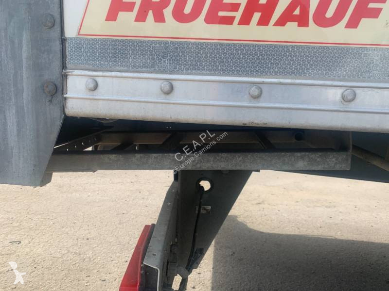 Semirimorchio Fruehauf Express Liner accidentée