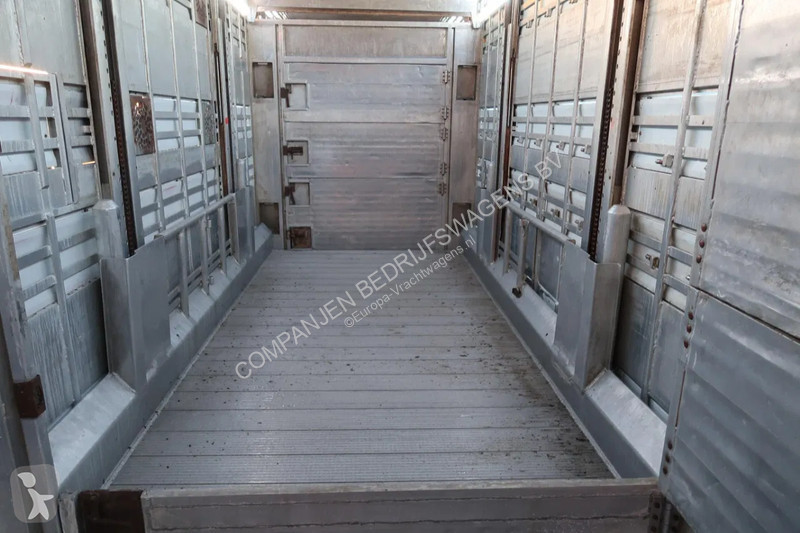 نصف مقطورة Pezzaioli SBA 32 - Cattle transport