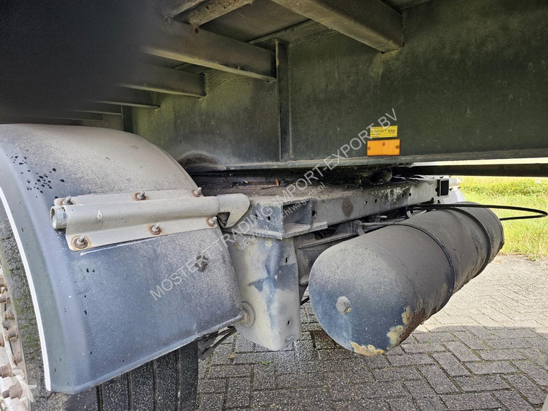 Semi remorque  Closed box - 3x steering axle...