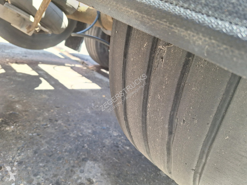 نصف مقطورة Fruehauf T38N