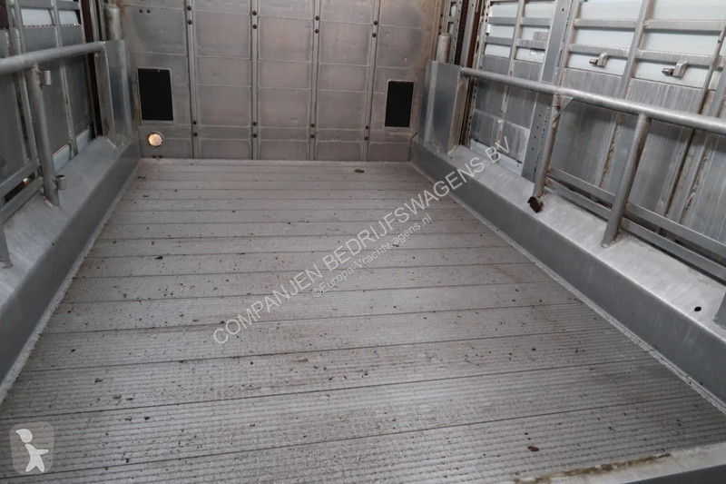 نصف مقطورة Pezzaioli SBA 32 - Cattle transport