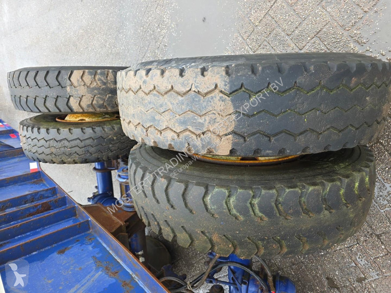 Semirimorchio  Wide spread - 8 Tires -...