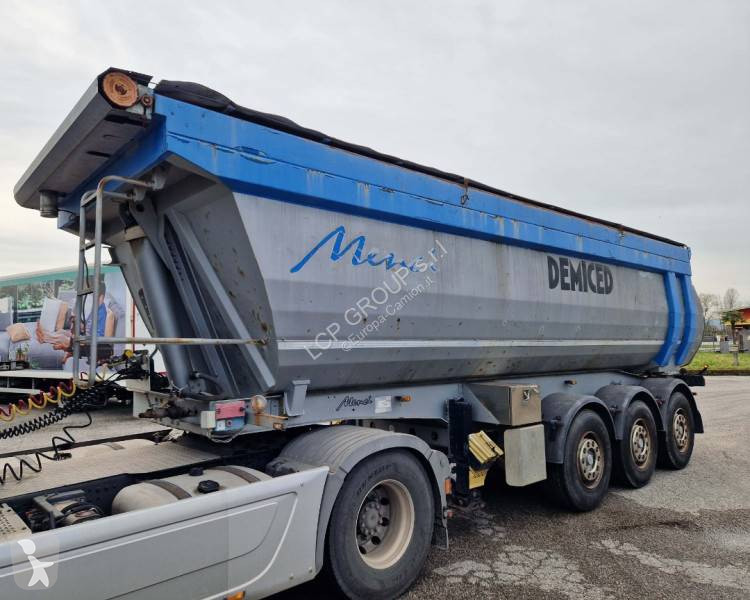 نصف مقطورة Menci SA740R