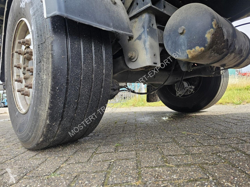 Semi remorque  Closed box - 3x steering axle...