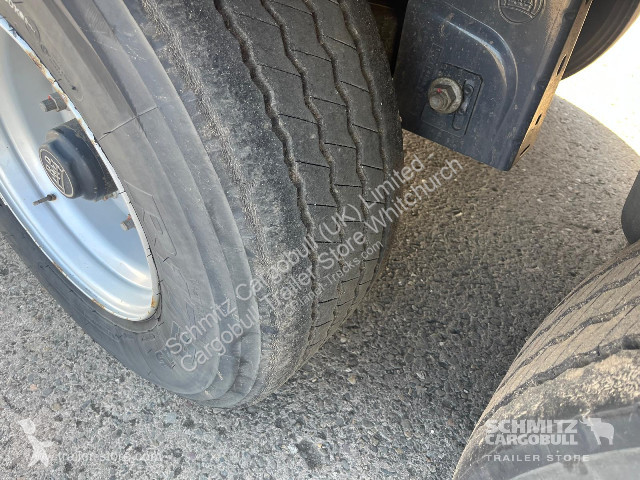 نصف مقطورة Kässbohrer Curtainsider Standard