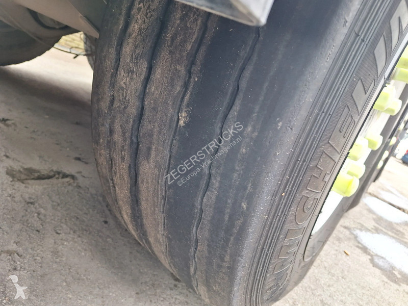 نصف مقطورة Stas SX300CX
