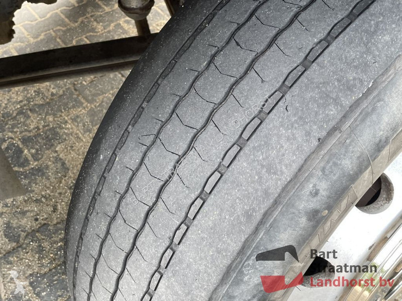 Semiremorca Carnehl CHKS/HH 3 assen geisoleerde...