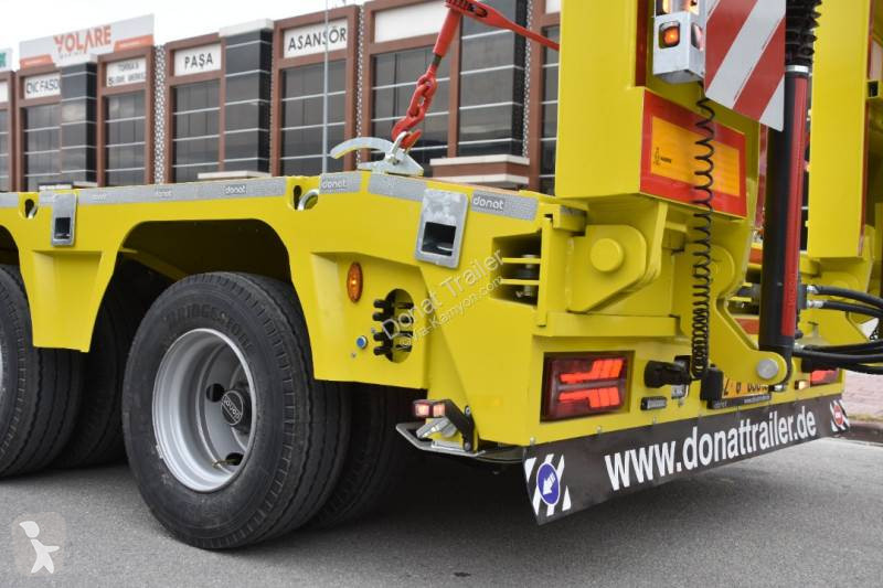 نصف مقطورة Donat 4 axle hydraulic lowbed...