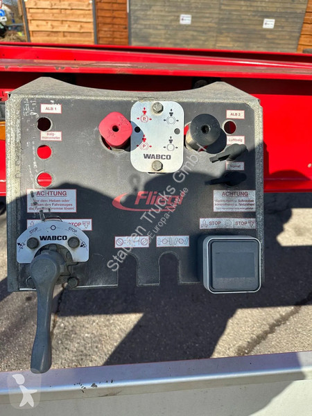 Semitrailer Fliegl Containerchassis für 2...