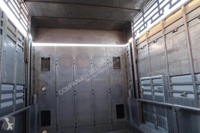 نصف مقطورة Pezzaioli SBA 32 - Cattle transport