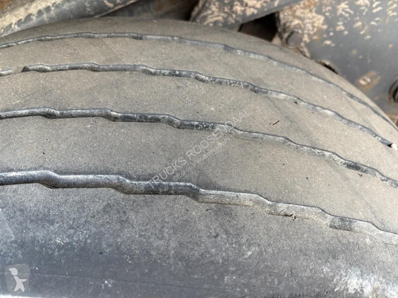 نصف مقطورة Schmitz Cargobull 18 + STEERING AXLE...