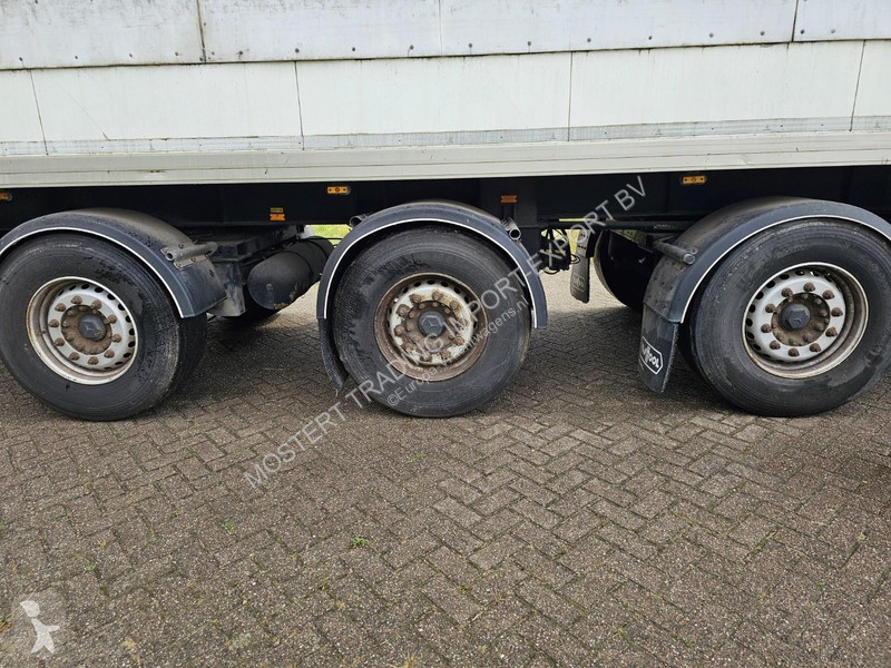 Semi remorque  Closed box - 3x steering axle...