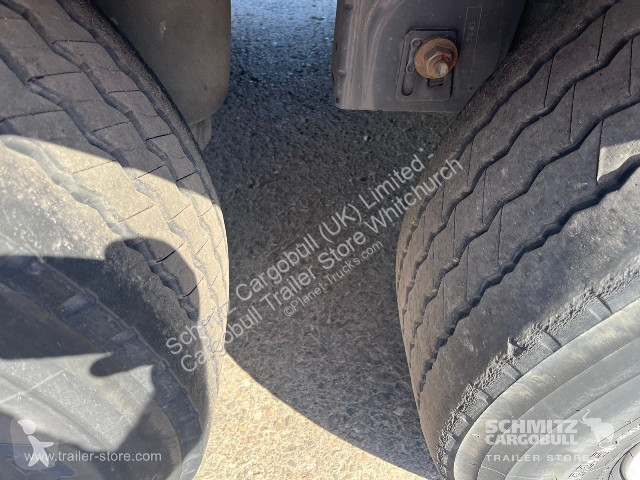 نصف مقطورة Kässbohrer Curtainsider Standard