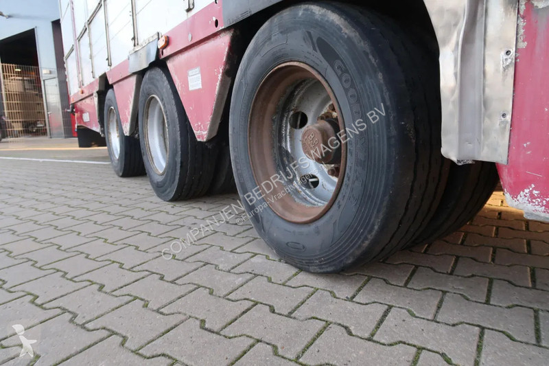 نصف مقطورة Pezzaioli SBA 31 - Cattle Transport