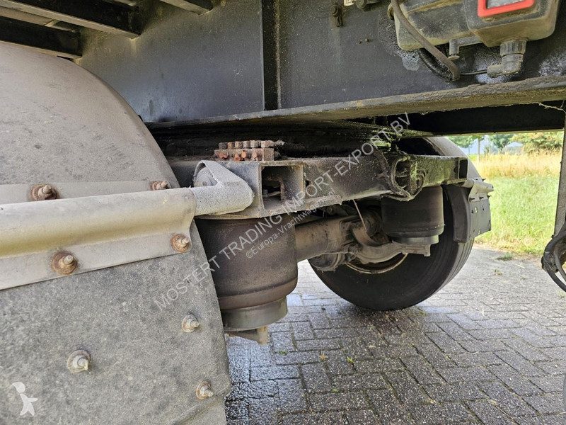 Semi remorque  Closed box - 3x steering axle...