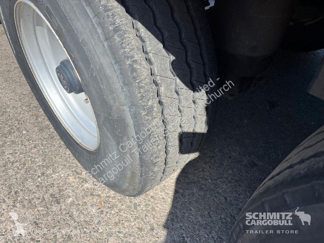نصف مقطورة Kässbohrer Curtainsider Standard