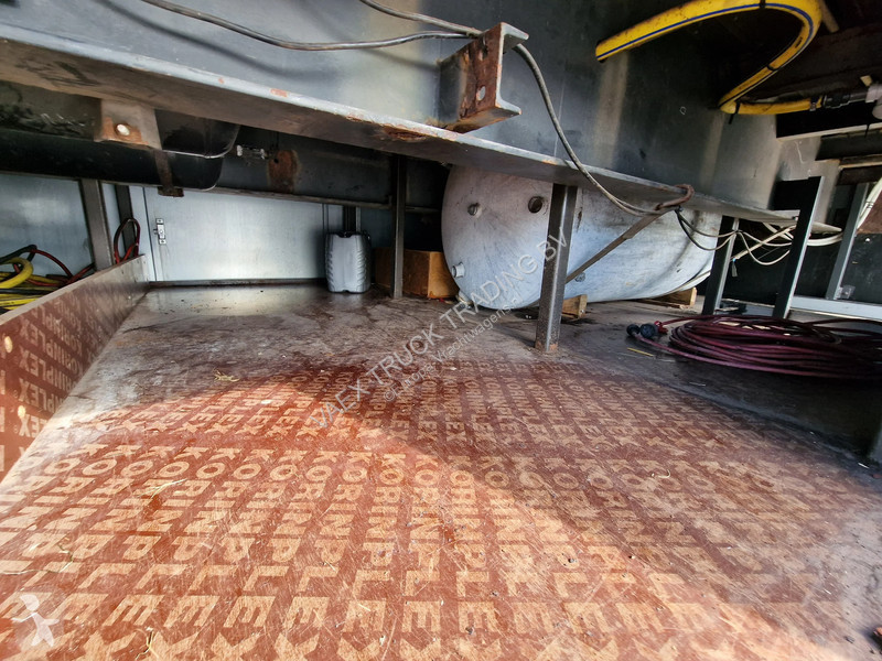 Полуприцеп  913- Camper trailer - 8 bed - Bar -...