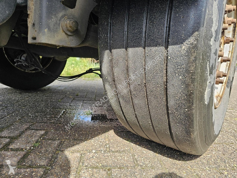 Semi remorque  Closed box - 3x steering axle...