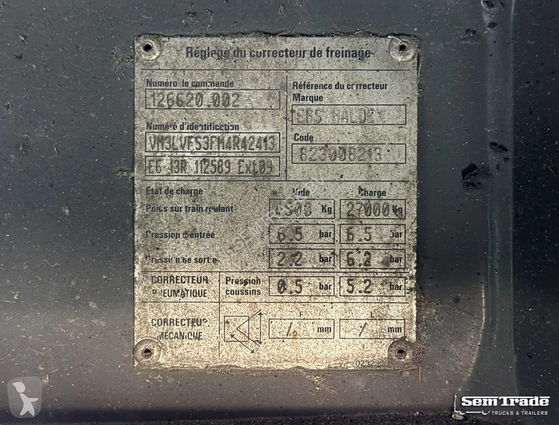 Félpótkocsi Lamberet LVFS-3-F CARRIER VECTOR...
