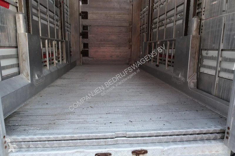 نصف مقطورة Pezzaioli SBA 32 - Cattle transport
