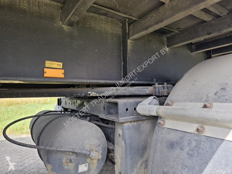 Semi remorque  Closed box - 3x steering axle...