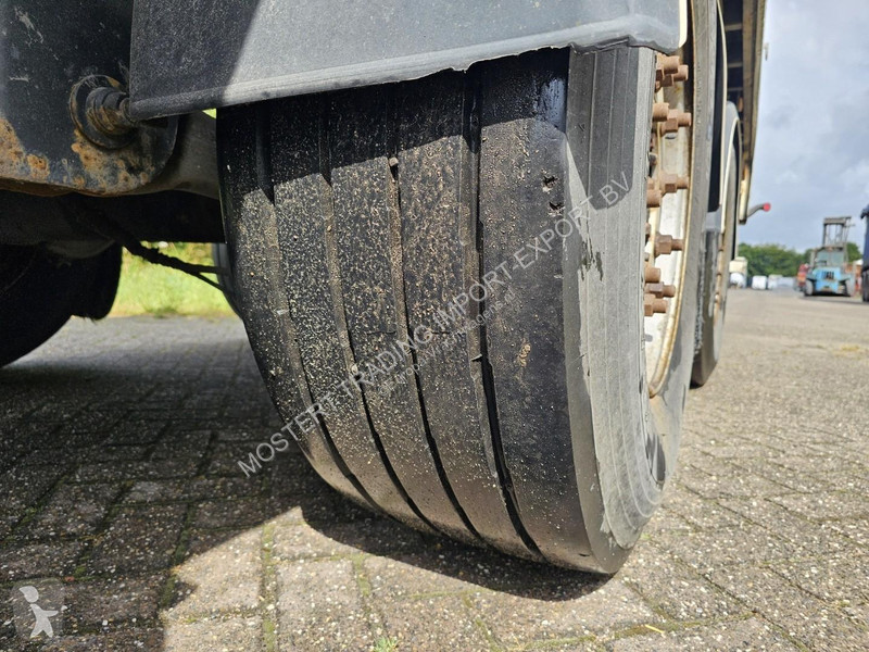 Semi remorque  Closed box - 3x steering axle...