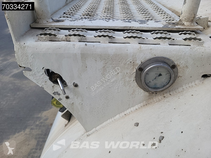 Félpótkocsi  APK 03-2027 39.000 Ltrs Lift Axle...