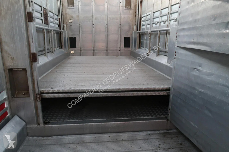 نصف مقطورة Pezzaioli SBA 32 - Cattle transport