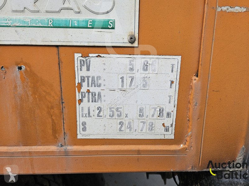 نصف مقطورة Trax