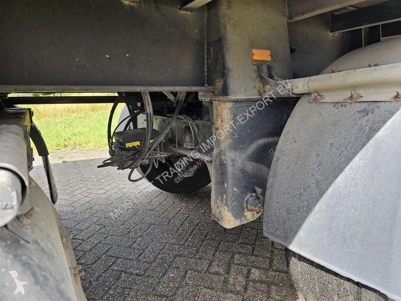 Semi remorque  Closed box - 3x steering axle...