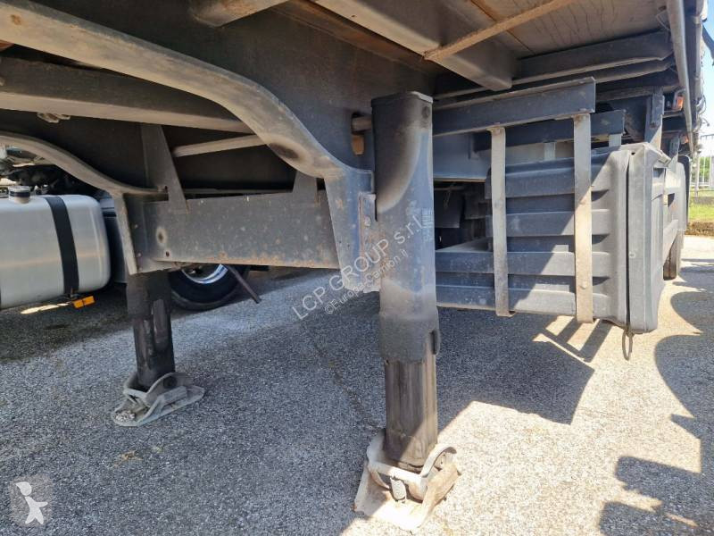 نصف مقطورة Schmitz Cargobull SK010