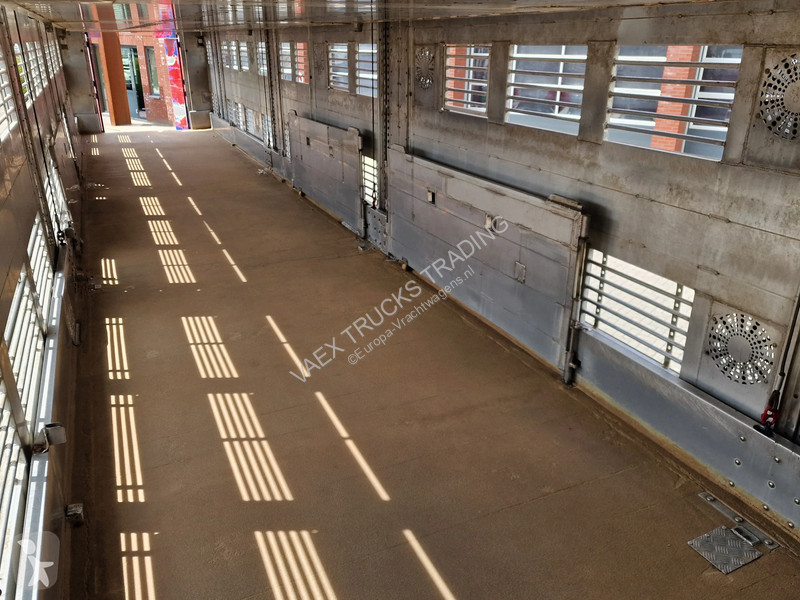 نصف مقطورة Finkl 3 deck - lift- water - vans -...