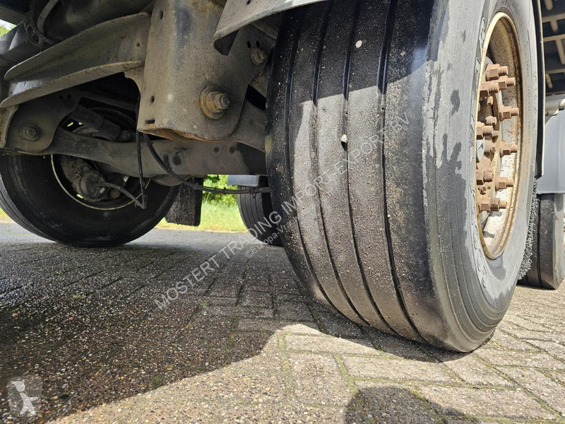 Semi remorque  Closed box - 3x steering axle...