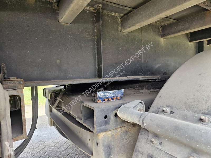 Semi remorque  Closed box - 3x steering axle...