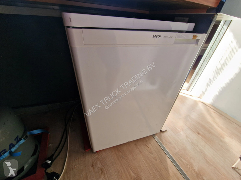 Полуприцеп  913- Camper trailer - 8 bed - Bar -...