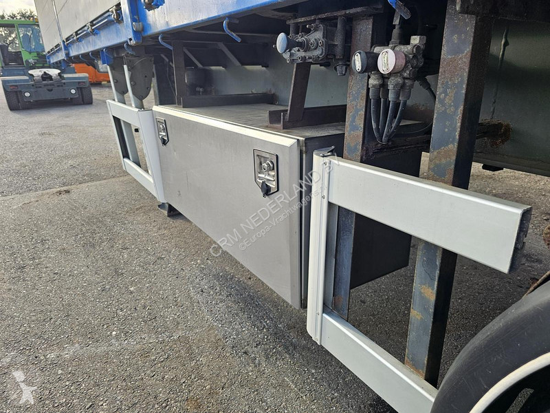 V02-STG-15-30 semi-trailer