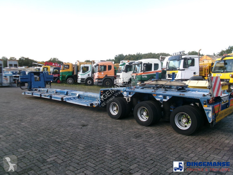 Semiremorca Goldhofer 3-axle lowbed trailer...
