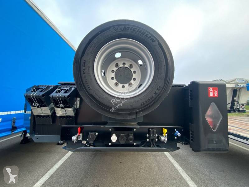 Semitrailer Lecitrailer Porte engin dont un...