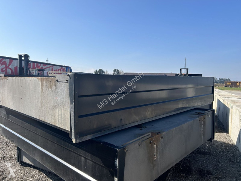 Semitrailer Schwarzmüller 30 Stück Palettenkasten