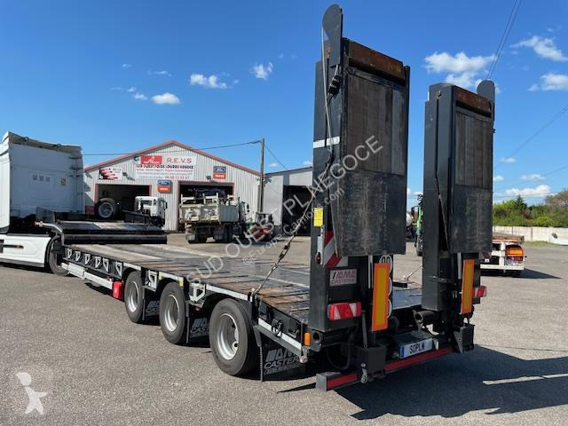 Semitrailer Castera  PORTE ENGIN 3 ESSIEUX