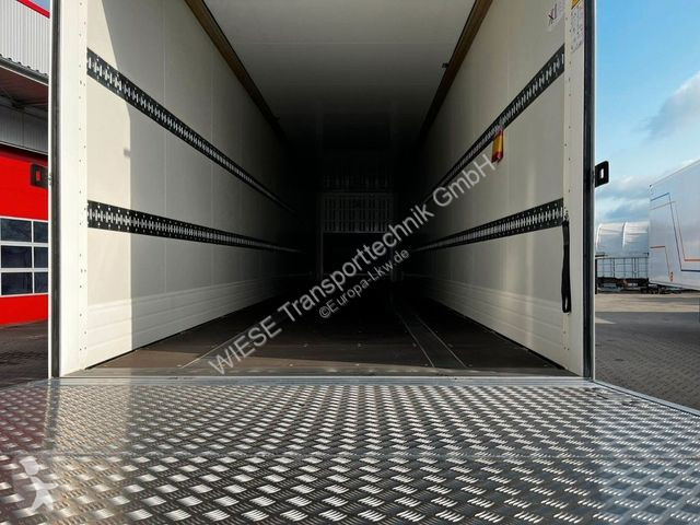 Semitrailer Krone Koffer mit Ladebordwand 2.000...