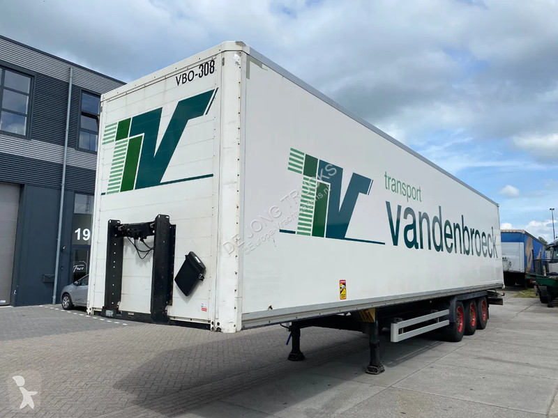 Sættevogn Kögel S24-3 / Closed Box / SAF + Disc