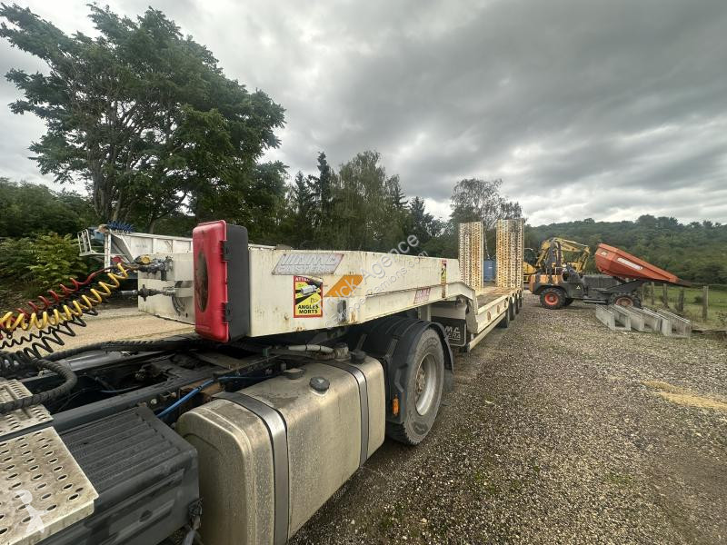 Semi remorque porte engins Castera Porte Engin essieux occasion