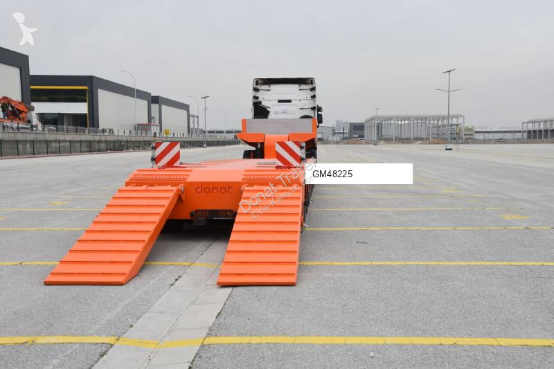 Donat 8 axle Heavy Duty Lowbed with Hydraulic...