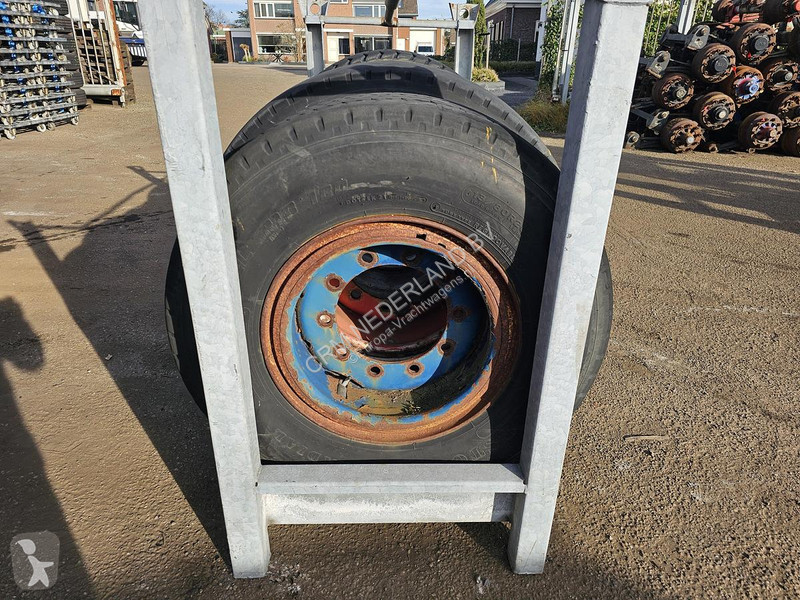 Véhicule utilitaire  TRAILER TIRE