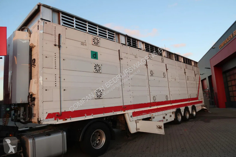 نصف مقطورة Pezzaioli SBA 32 - Cattle transport