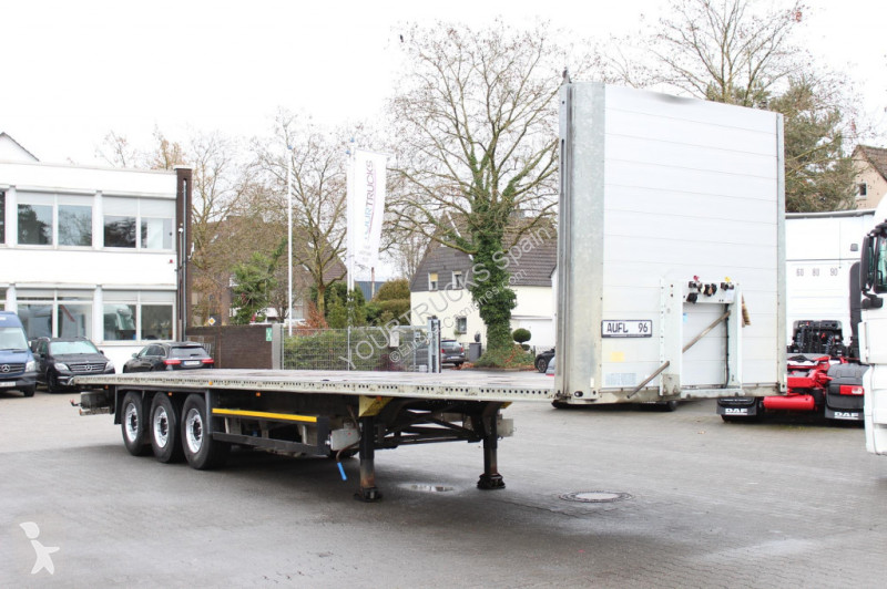 Schmitz Cargobull   Liftachse   Rungentaschen...