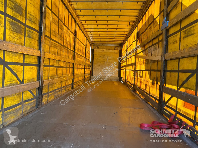 نصف مقطورة Schmitz Cargobull Curtainsider Mega