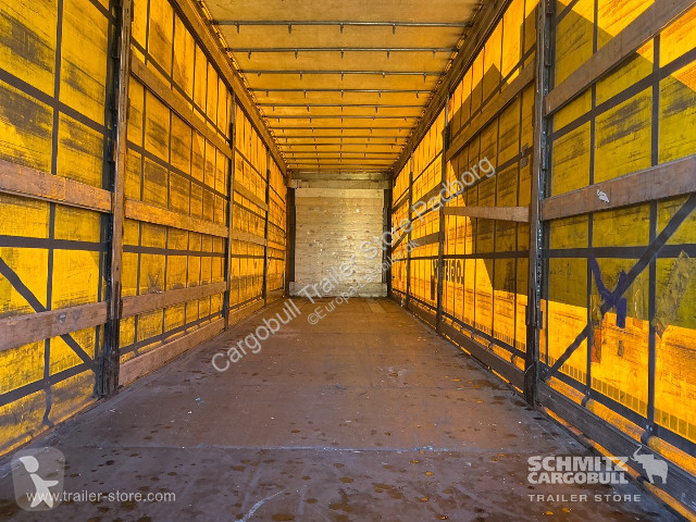 نصف مقطورة Schmitz Cargobull Curtainsider Mega