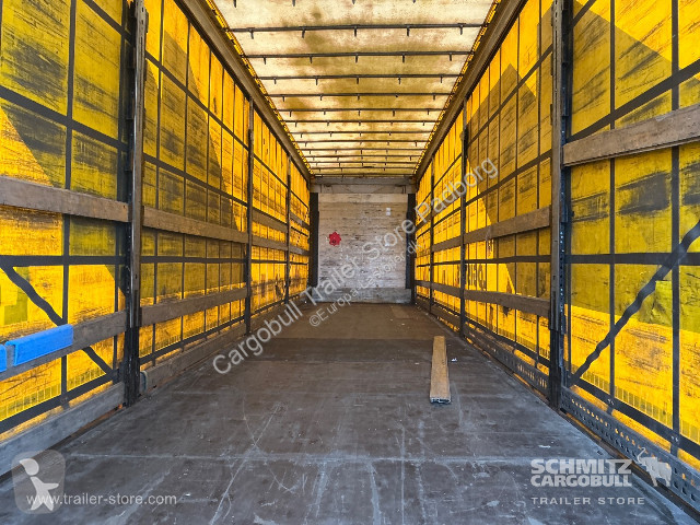 نصف مقطورة Schmitz Cargobull Curtainsider Mega